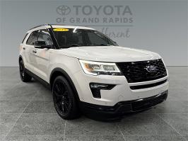 2018 Ford Explorer with White Platinum Exterior