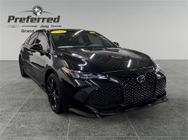 2022 Toyota Avalon with Midnight Black Metallic Exterior