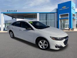 2023 Chevrolet Malibu with White Exterior