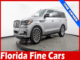 2023 Lincoln Navigator with Silver Radiance Metallic Clearcoat Exterior