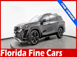 2022 Toyota Highlander with Midnight Black Metallic Exterior