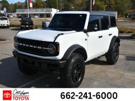 2024 Ford Bronco with Oxford White Exterior