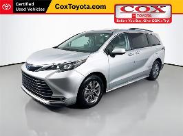 2024 Toyota Sienna with Celestial Silver Metallic Exterior