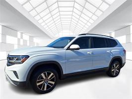 2021 Volkswagen Atlas with White Exterior
