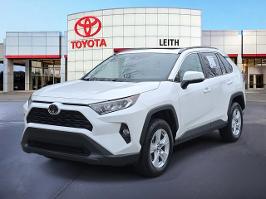 2019 Toyota RAV4 with Super White Exterior