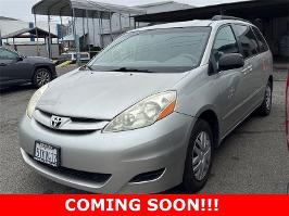 2006 Toyota Sienna with Silver Shadow Pearl Exterior