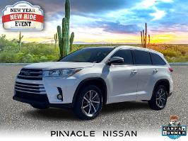 2018 Toyota Highlander with Blizzard Pearl Exterior