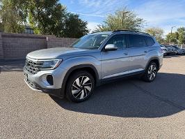 2024 Volkswagen Atlas with Silver Mist Metallic Exterior