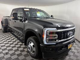 2025 Ford Super Duty F-350 DRW with black Exterior