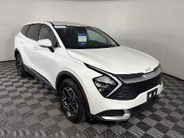 2023 Kia Sportage with Snow White Pearl Exterior