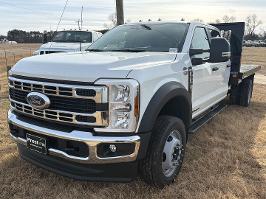 2026 Ford Super Duty F-550 DRW with Oxford White Exterior