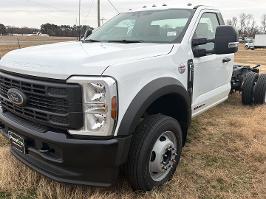2025 Ford Super Duty F-550 DRW with Z1 Oxford White Exterior