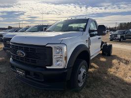 2025 Ford Super Duty F-550 DRW with Z1 Oxford White Exterior