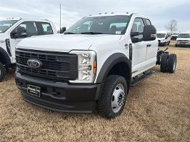2026 Ford Super Duty F-550 DRW with Oxford White Exterior