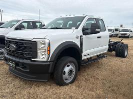 2026 Ford Super Duty F-550 DRW with Oxford White Exterior