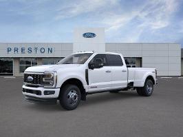 2025 Ford Super Duty F-350 DRW with Star White Metallic Tri-Coat Exterior