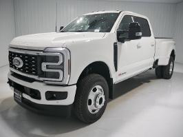 2025 Ford Super Duty F-350 DRW with Star White Metallic Tri-Coat Exterior