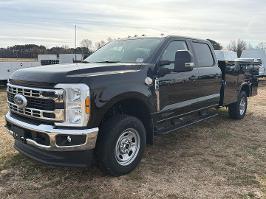 2025 Ford Super Duty F-350 SRW with Agate Black Metallic Exterior