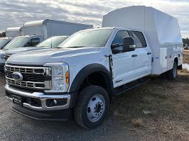 2026 Ford Super Duty F-450 DRW with Oxford White Exterior