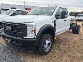 2026 Ford Super Duty F-450 DRW with Oxford White Exterior