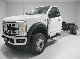 2024 Ford Super Duty F-550 DRW with Oxford White Exterior