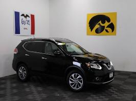 2015 Nissan Rogue with Super Black Exterior