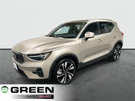 2024 Volvo XC40 with Bright Dusk Metallic Exterior