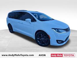 2020 Chrysler Pacifica with Bright White Clearcoat Exterior