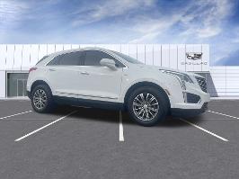 2017 Cadillac XT5 with Crystal White Tricoat Exterior