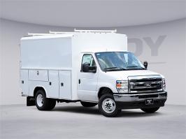 2026 Ford E-Series Cutaway with Oxford White Exterior
