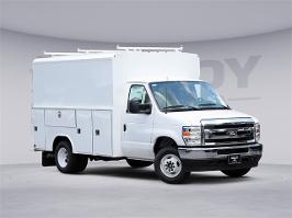 2026 Ford E-Series Cutaway with Oxford White Exterior