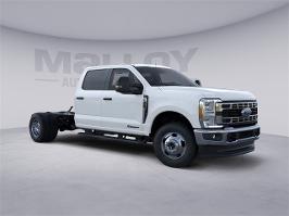 2026 Ford Super Duty F-350 DRW with Oxford White Exterior