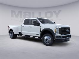 2026 Ford Super Duty F-450 DRW with Oxford White Exterior