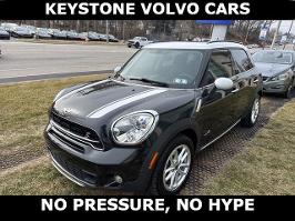 2015 MINI Cooper Countryman with Absolute Black Metallic Exterior