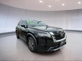 2024 Nissan Pathfinder with Super Black Exterior