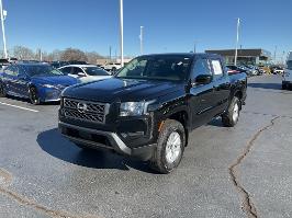 2024 Nissan Frontier with Super Black Exterior