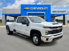 2024 Chevrolet Silverado 3500HD with Summit White Exterior
