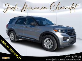 2020 Ford Explorer with silver Exterior