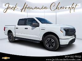 2023 Ford F-150 Lightning with Oxford White Exterior