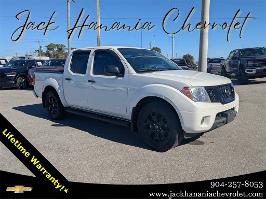 2021 Nissan Frontier with Glacier White Exterior