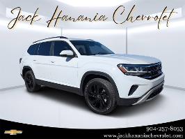 2023 Volkswagen Atlas with Pure White Exterior