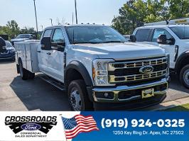 2025 Ford Super Duty F-450 DRW with Oxford White Exterior
