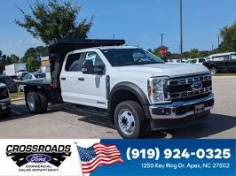 2025 Ford Super Duty F-450 DRW with Oxford White Exterior