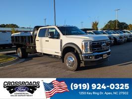 2025 Ford Super Duty F-450 DRW with Oxford White Exterior