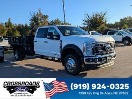 2025 Ford Super Duty F-450 DRW with Oxford White Exterior