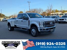 2026 Ford Super Duty F-450 DRW with Oxford White Exterior