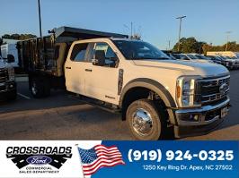 2025 Ford Super Duty F-550 DRW with Oxford White Exterior