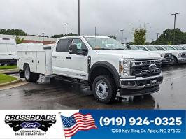 2025 Ford Super Duty F-550 DRW with Oxford White Exterior