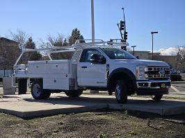2024 Ford Super Duty F-450 DRW with White Exterior