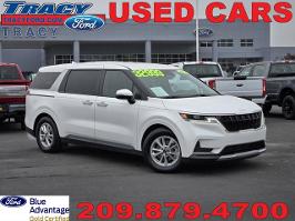 2024 Kia Carnival with Snow White Pearl Exterior